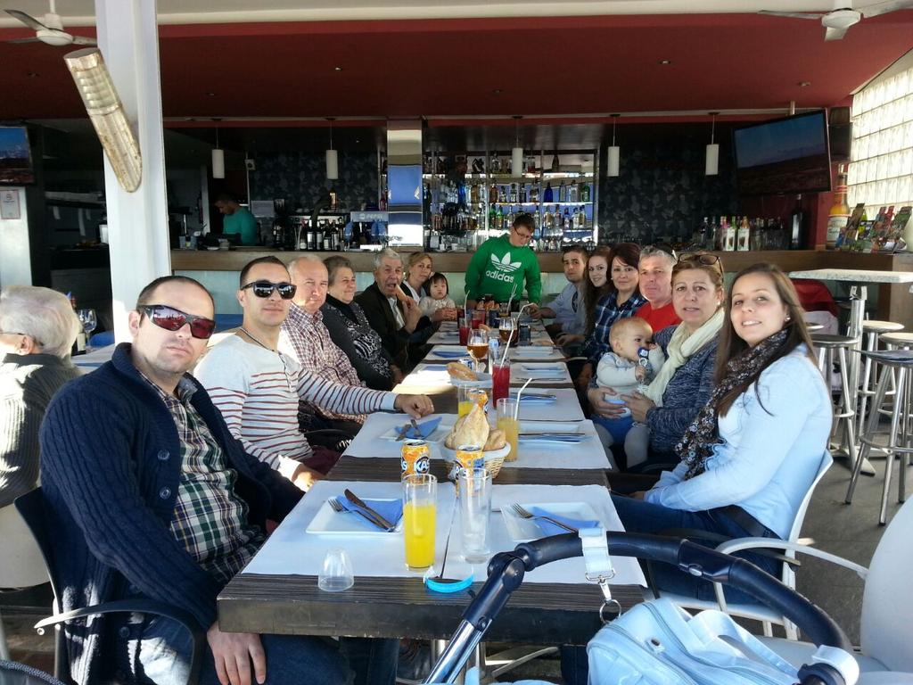 sonia_sev's tweet photo. Buenos pues empezamos la semanita😞 pero esta es distinta tras pasar un puente con mi familia os kiero😙😙 http://t.co/QzPNlk7eUr