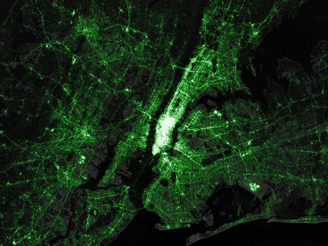 TeleBusiness's tweet photo. Can you guess the city based on its mapped Twitter activity? http://t.co/YQJc46sQ77 (Hint: this one's New York) http://t.co/1ecyLrGAME