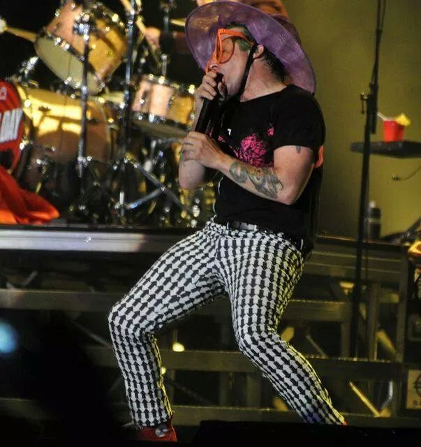 Happy 42 birthday to tré cool    