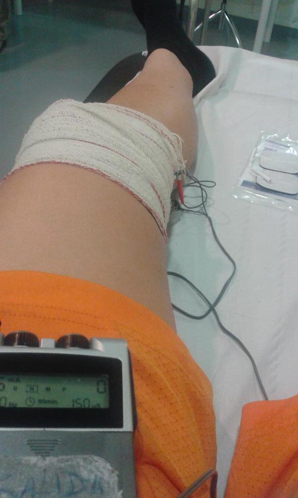 lauraCM05's tweet photo. Un poco de rehabilitacion antes de ir a correr. 💪vamooos!!!
#yaquedamenos http://t.co/NDtdQNStd8