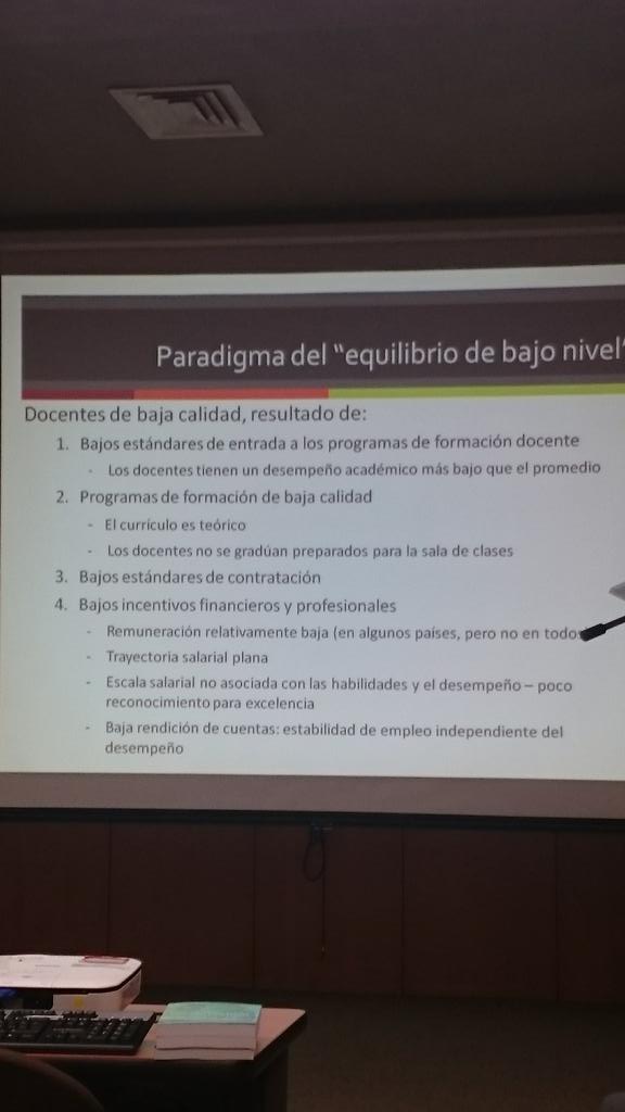 AntComoVamos's tweet image. Como son los profesores en A Latina, muy parecido a las condiciones que mostro @felbarrera #DocentesExcelentes
