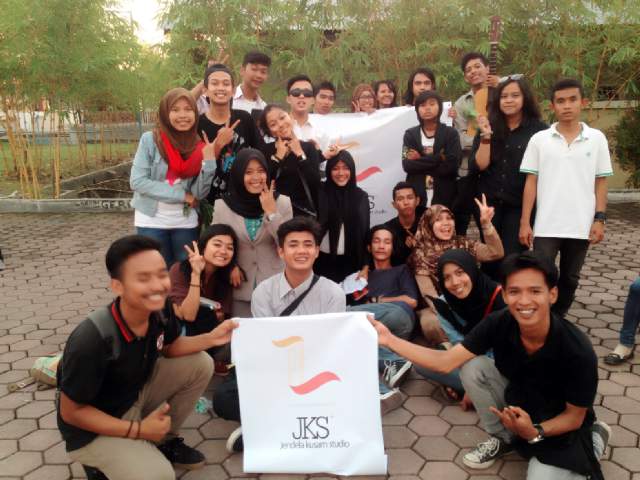 JendelaKusam's tweet photo. Selamat malam ☂ http://t.co/7ZAsQLifeJ