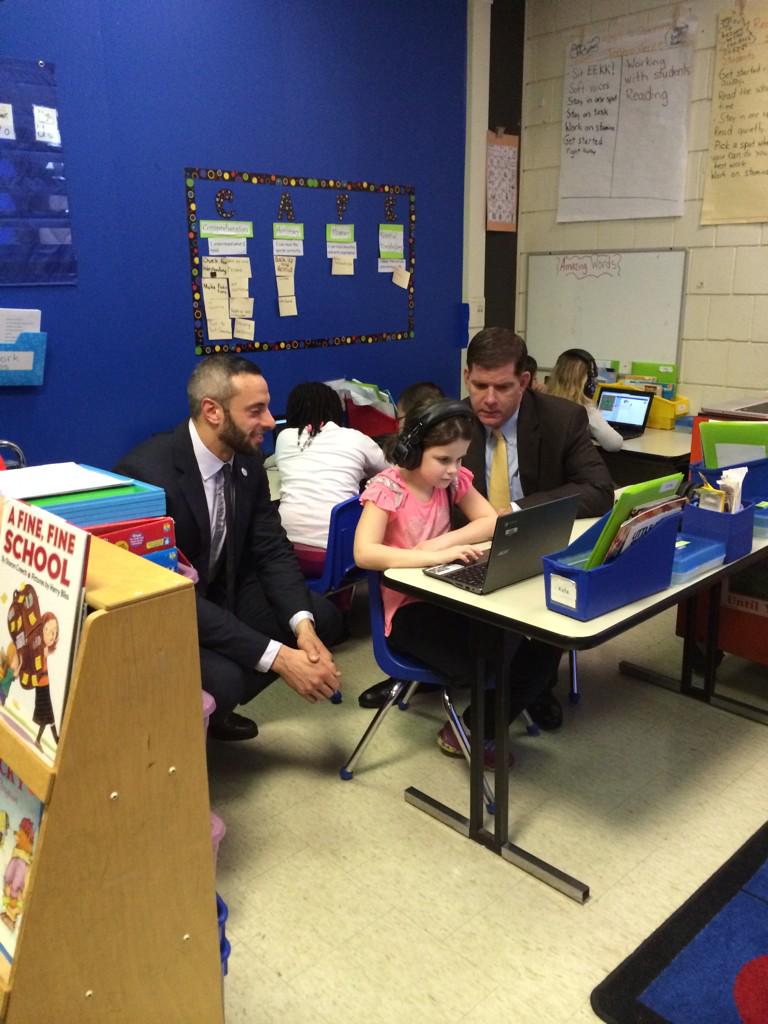 PBoyleMcKenna's tweet image. @marty_walsh and @jfh coding with Quincy Elementary students! @BostonSchools #hourofcode @newurbanmechs