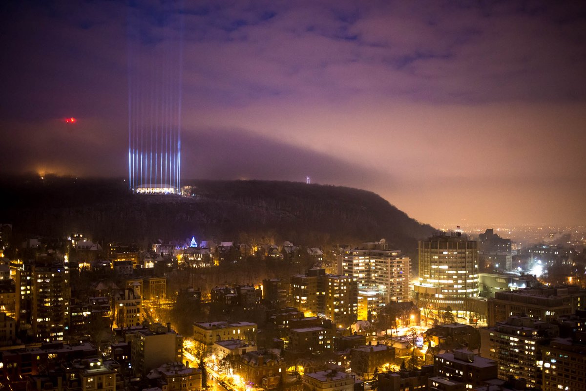 iglooddd's tweet photo. RT “@F_Cardinal: Je ne m'en lasse pas. RT @Moment_Factory: 14 lumières pour les 14 victimes #Poly25ans http://t.co/Wabk8a0ra5”