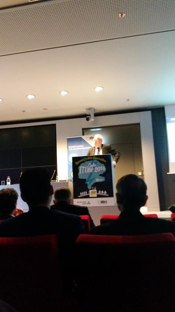 Akessandre's tweet image. 2 millions de brevets déposés en 2014. #innovation conférence gala ITone par Marc Giget @ITOne_News