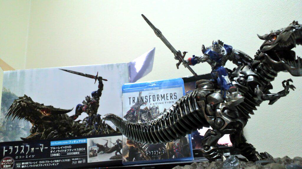 33fb's tweet image. トランスフォーマーロストエイジ(age of extinction) BD＆DVD 買ったぞ～！

スタチュ－マジかっこいい!!
リアルだ～　よし今夜は徹夜だ！