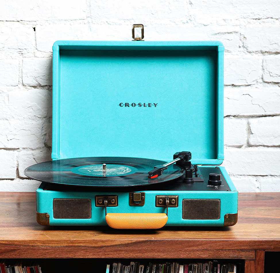 UrbanOutfitters's tweet image. We&apos;re giving away 5 @CrosleyRadio Cruisers in this week&apos;s #URGifted giveaway! RT this for a chance to win. 🎶🎉🎶