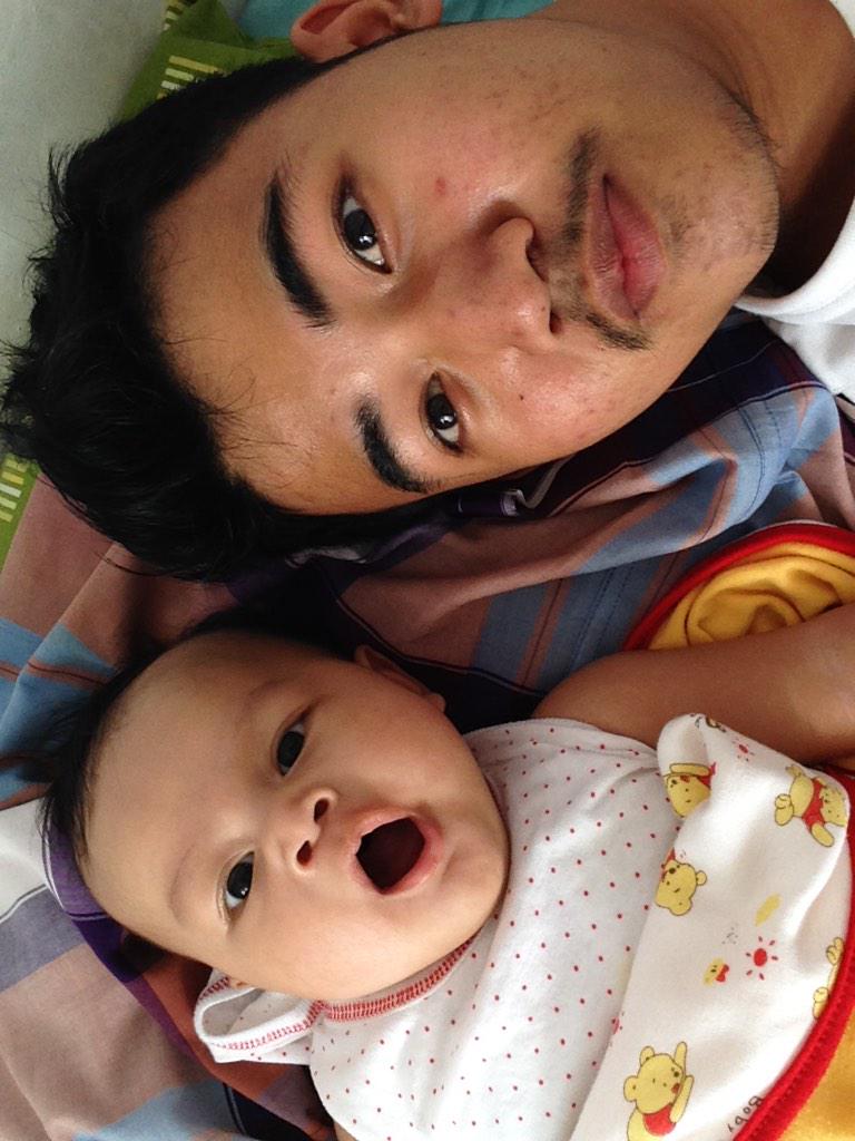 YsRoby's tweet photo. Uncle, please don't take a selfie cause i'm sleepy, " shakellano said" 😴 http://t.co/7uzpA3pfwY