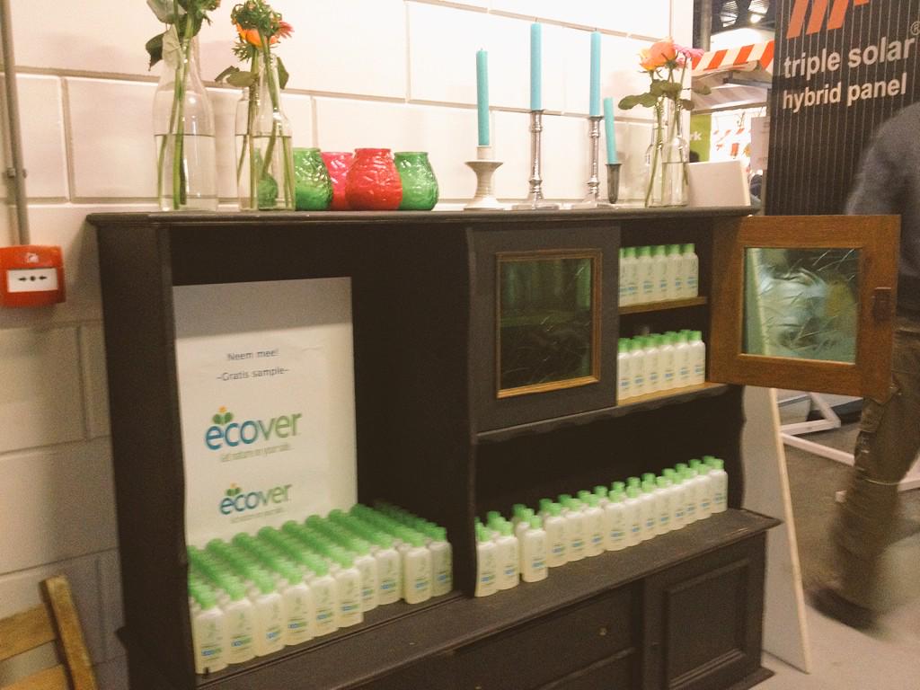 urgenda's tweet photo. Succesvol #foc14 @NewEnergyDocks met @EcoverNL @duurzamemode @GreenMetropole @Vandebron @WakaWakaLight @moyeecoffee http://t.co/0dG4H88NfM