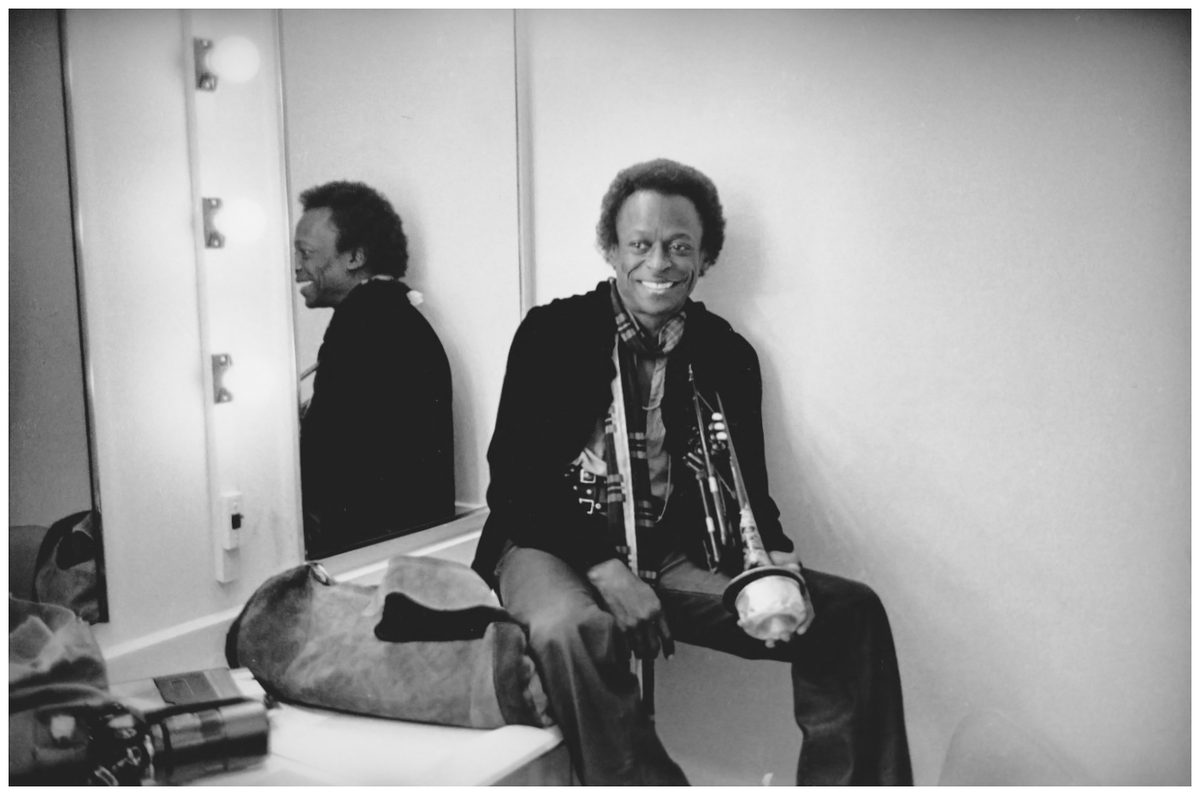 SonyLegacyRecs's tweet photo. The King of Cool Miles Davis hanging backstage at San Francisco’s Winterland Ballroom http://t.co/skVHTL16os