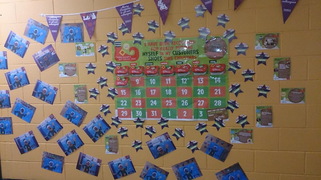 Putting yourself in the customer shoes display coming on nicely #yam #funatwork @ssGroup23 <a href="/chrisphillips27/">chris phillips</a> <a href="/NSheail/">Nicola Sheail</a>