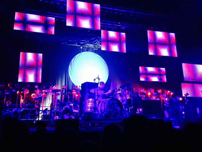 marisaestrada3's tweet photo. Best night I've had in a while. #TurnBlueTour #BlackKeys http://t.co/zUV5qvaGMH