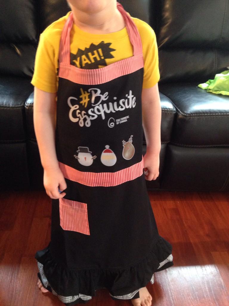 momsandmunchkin's tweet photo. Little man wants to #BeEggsquisite while baking banana muffins with his momma. @eggsoeufs #CanadianEggs http://t.co/wW0yaPacfY