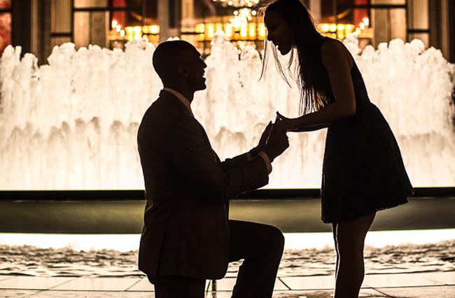 Tips for the perfect proposal photos from <a href="/AshFoxStyle/">Ash Fox</a>!  knot.ly/6017QZqt