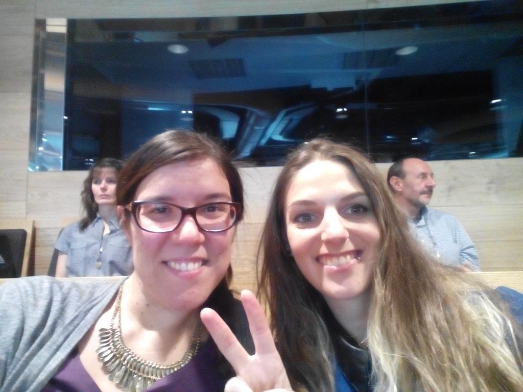 merytp's tweet photo. Hay #VidaMartes! Superteslafans con @Chicas_Tuerca. http://t.co/sQYLNKBwIq