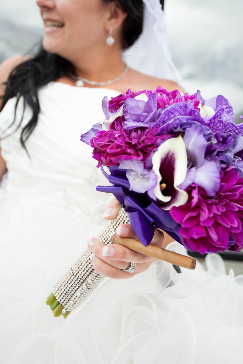 A&amp;D's gorgeous #mountaintopwedding <a href="/KickingHorseMtn/">Kicking Horse Mountain Resort</a>  flowers: <a href="/faBLOOMosity/">faBLOOMosity</a> mountainbride.com/NewFolder/port…