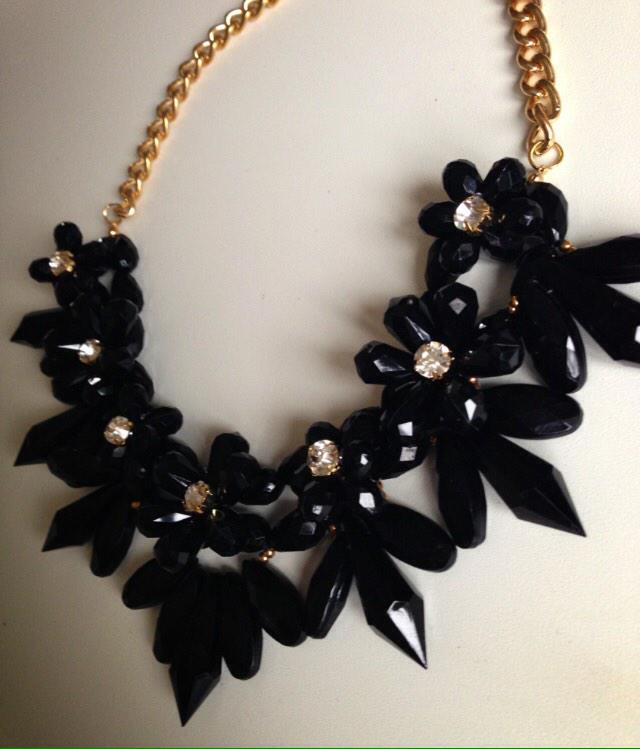 StatementBou's tweet photo. Black Candy Floss is a beaut!£14 shop here > http://t.co/5AWSOTXLHH #xmasgift #blackstatement #necklace #wineoclock http://t.co/EMcvT18LKF