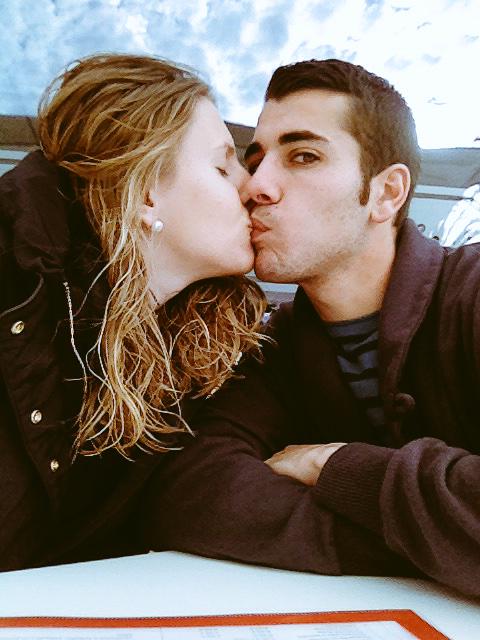 alpogui's tweet photo. Igual que el mosquito más tonto de la manada, yo sigo tu luz aunque me lleve a morir. @Neus_tc http://t.co/OBhwL5LG4f