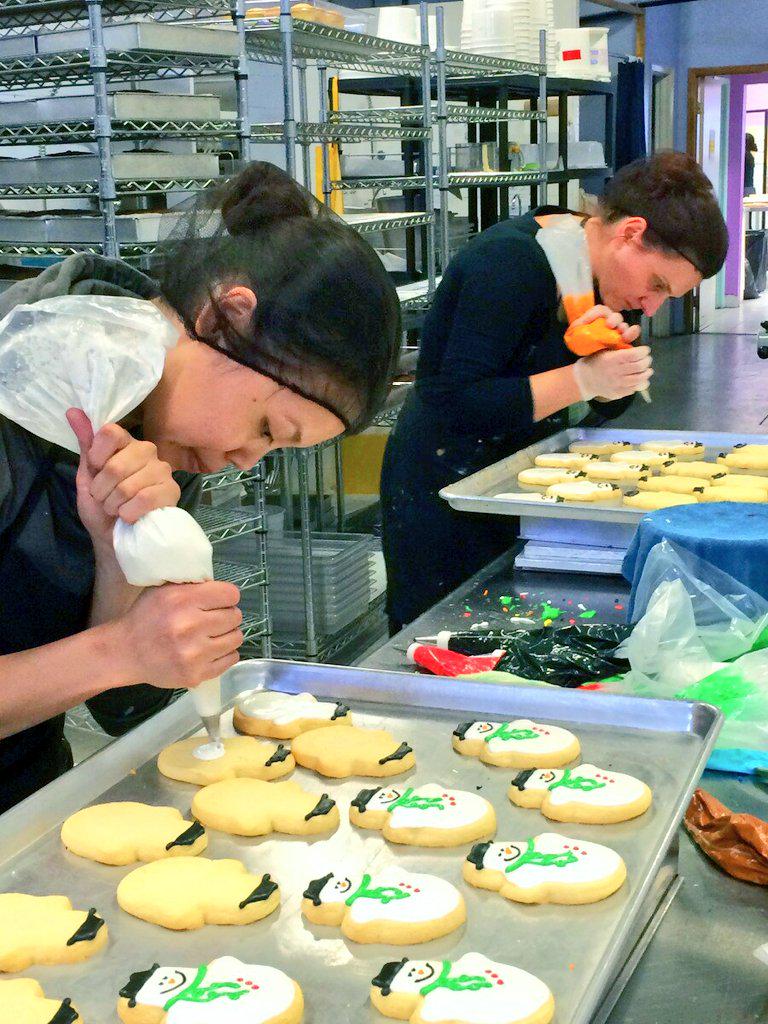 CakesByRobert's tweet photo. Our elves are working away on our #nutfree Snowman Cookies! #thornhill #bakery http://t.co/LOhkPPrkj8