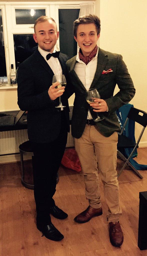 RozzaAbs's tweet photo. Night out in soton @tomkirton123 @DanielEdmondsGB #nofilter #bigboys #21st #basicbitchessss #ChristmasPresents http://t.co/dEt9mQUYmt