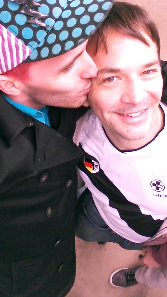 My new friend <a href="/RussellFrantom/">Russell Frantom</a> from s
South Bend helping me sort through my treasure trove #Kissing2BClever