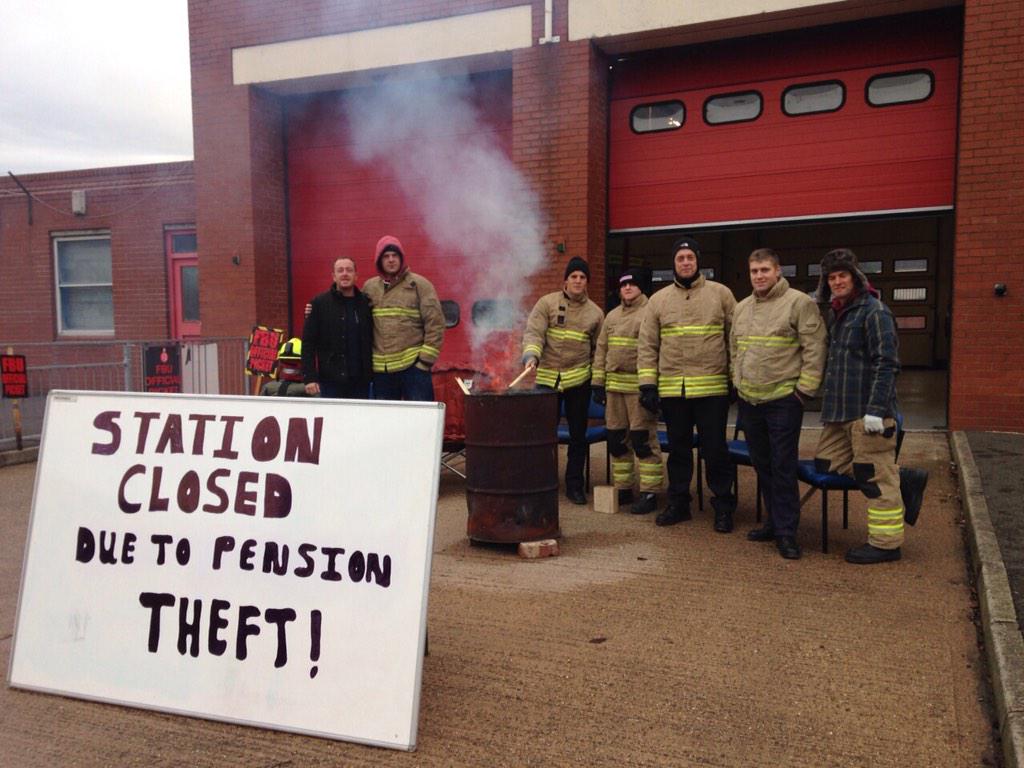 LeicsFBU's tweet photo. @MattWrack @fbunational PROUD & STRONG DAY4LEICS FBU FIGHTING ON 3 FRONTS: #NoToPensionTheft #ReinstateRicky #No2Cuts http://t.co/2QSkY2AjwN