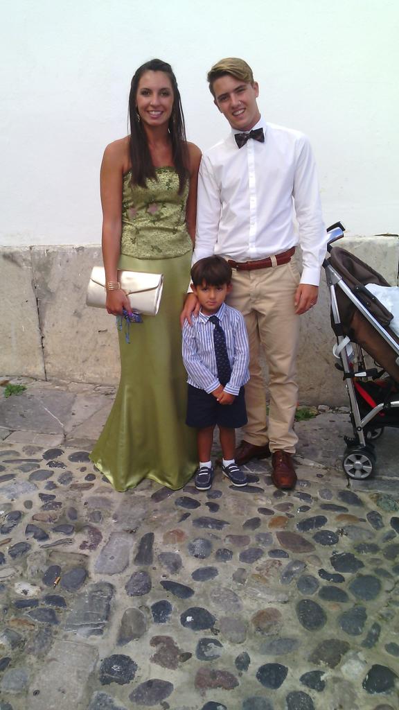 vanepaul97's tweet photo. Ojalá ese colorcito..☀☀ happy family? @sergio_caba95 jajajajajjaja 😍😍 http://t.co/fDNwt1lswi