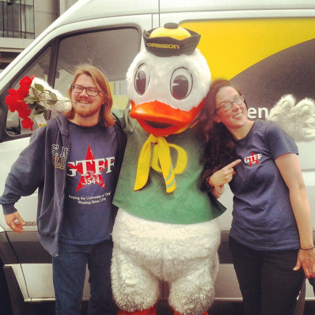 GTFF_3544's tweet photo. Whose university? OUR university! #GoDucks #UOstrikes #GTFF3544 http://t.co/YhEy6L2KaF