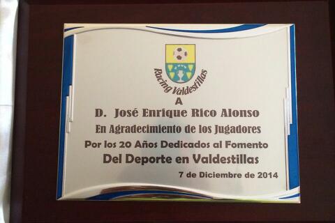 cdValdestillas's tweet photo. HOMENAJE A JOSE RICO ALONSOS DE LOS JUGADORES http://t.co/7hmoRS5YCf