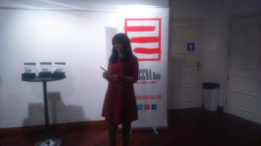 fatimacb7's tweet photo. Merchi Rodal @rodeiramar2a presenta los premios #DelComer #DelBeber y #delviajar en 1 Aniversario de @laALACENARoja http://t.co/gKoUKaO62w