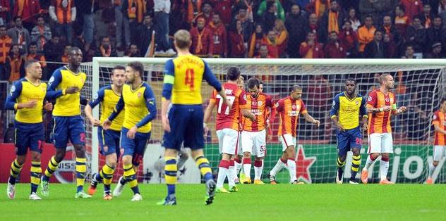 fotomac's tweet photo. Galatasaray, Beşiktaş'ın gol yeme rekorunu kırdı http://t.co/1Sk1n63y1f http://t.co/h0xfdsupRT