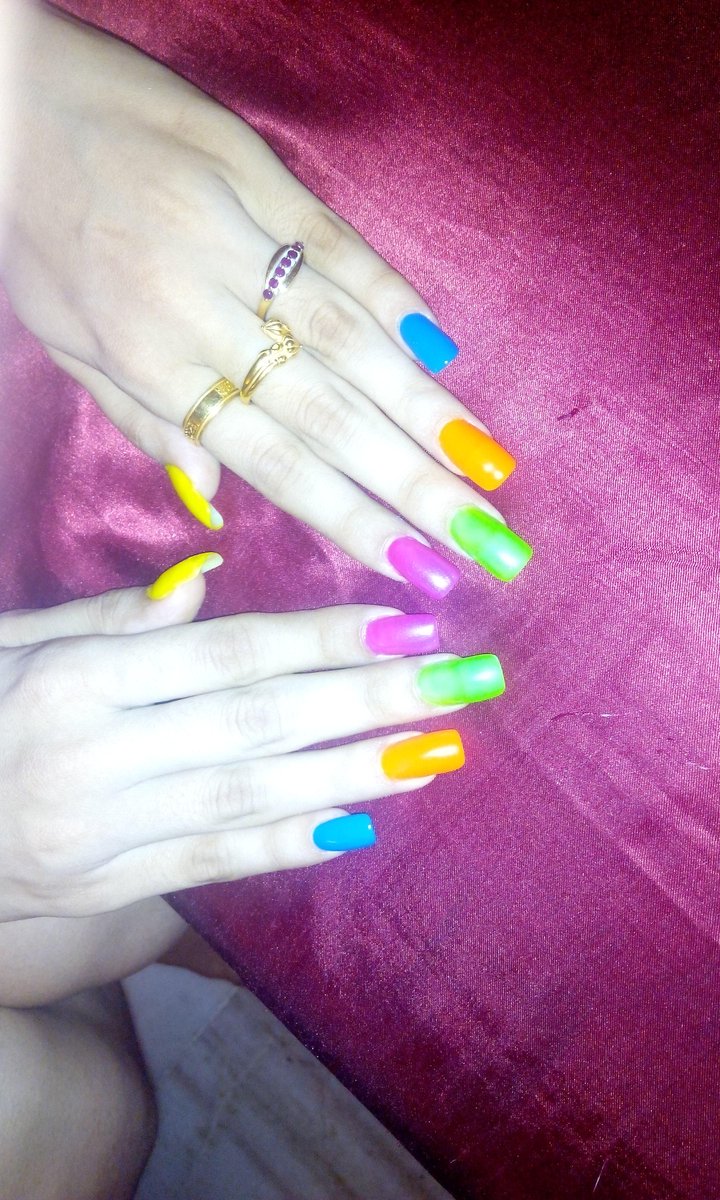 jasleenmatharu1's tweet photo. My nail art :) http://t.co/TC1sYIqFQy