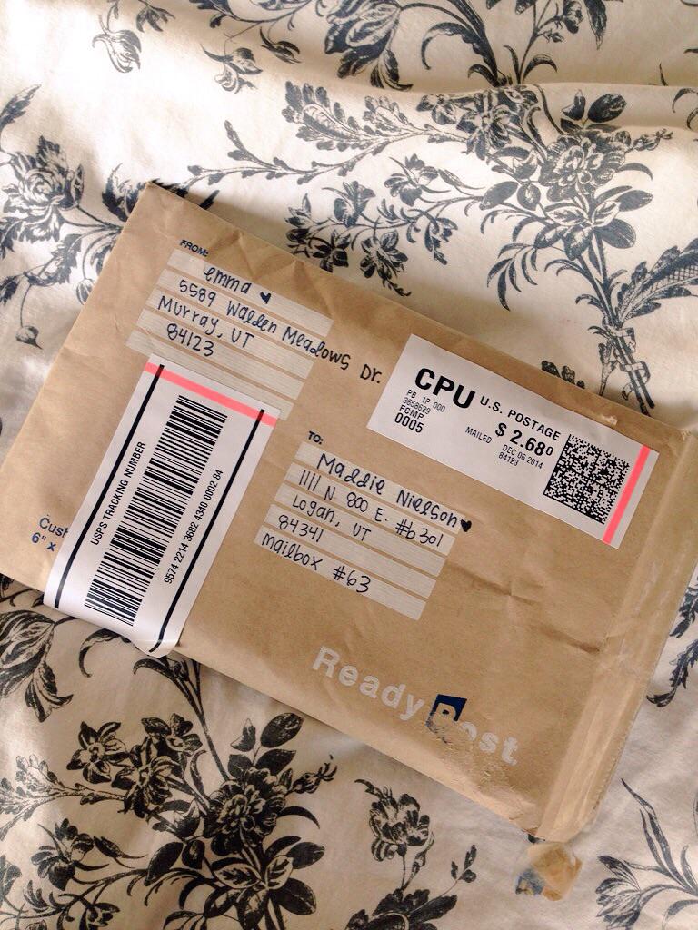 madelineeileen's tweet photo. @emmakjar14 just won the award for my favorite person in the world. 😭😍📬📦 #xmasCD http://t.co/RyMGWd1XYI