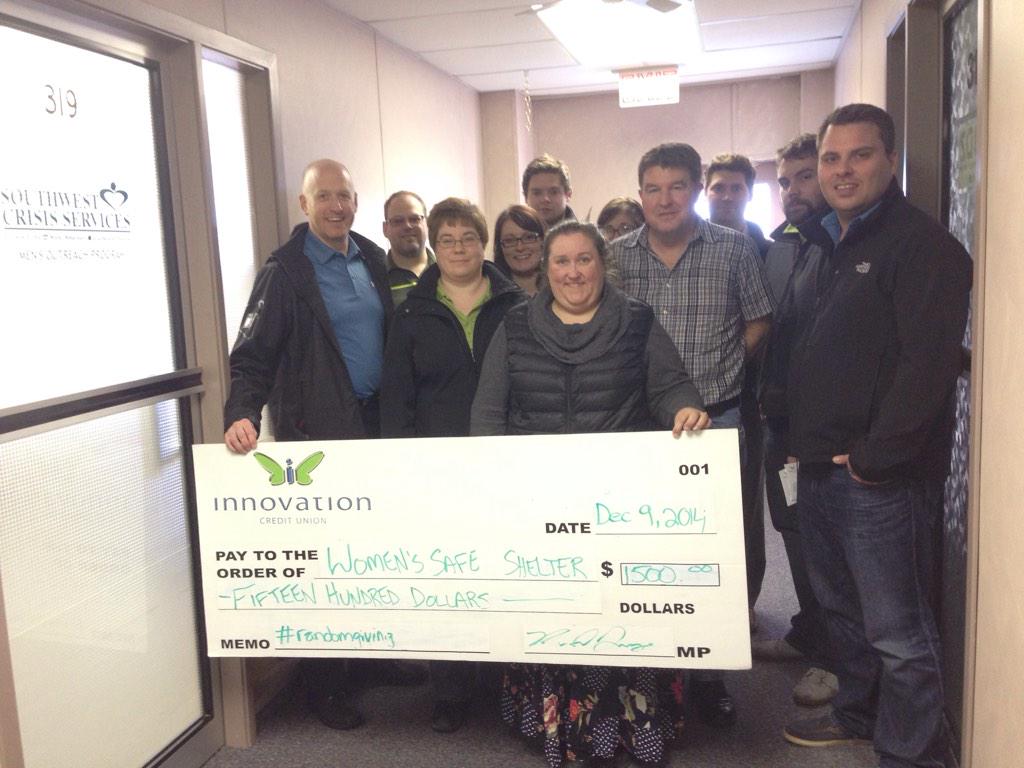 HAGD2002's tweet photo. More #randomgiving with the Women's Safe Shelter and @InnovationCU. Thank you for helping our community http://t.co/Gf2a3MjTQo