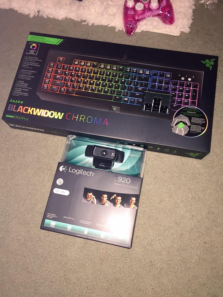JudyBeanzz's tweet photo. LAST PIECE OF THE PUZZLE with the JUJUMONSTER TOWER!!! #setupdone #razer #logitech #jujuteam http://t.co/PQicQYjI49