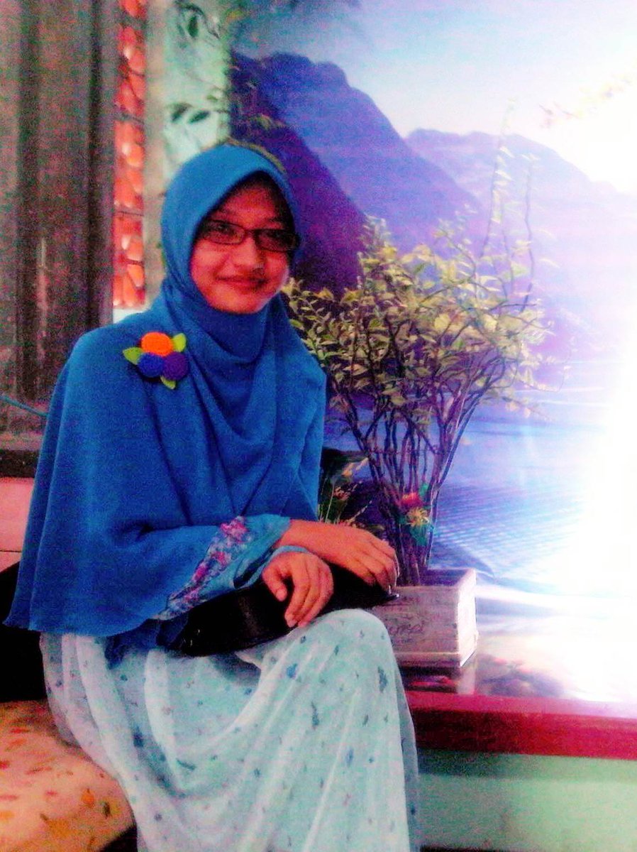 R_Mayliya's tweet photo. Dgn hijab syar'i saya berusaha menjaga keiffahan diri & wujud taat pd Illahi Robbii @IzzaHijabSyari #IzzaPhotoContest http://t.co/WkW99F6BIJ