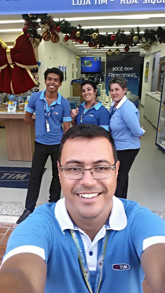dricocordeiro's tweet photo. Bora vender muito @fabianaga25 @FabyFioroto @MacksuelMendes http://t.co/Jv4VgCcSaq