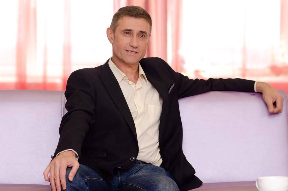 mazepadn's tweet photo. Сегодня из жизни на 60-м году ушел великий человек, дорогой друг, педагог - АЛЕКСЕЙ ЛИТВИНОВ.. Вечная Вам память!! http://t.co/VPujRCePW8