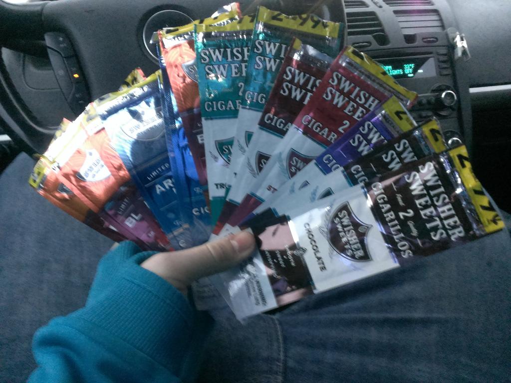 ajzfern's tweet image. "@PurpleThizzle: Show Me Your Favorite Pieces/Rigs You Like To Smoke Out Of #DrugFamily"