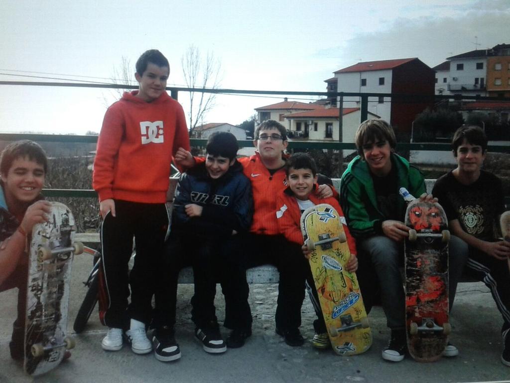 Carlosmaki10's tweet photo. Que tiempos aquellos... @marioo_ps @smaruganq @vitychichi12 @tehuelvial @AlbertoCacere http://t.co/iRhVTWCzhl