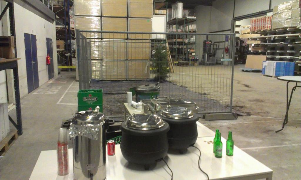 JacvanKeulen's tweet photo. Prima kerstborrel gehad met vele relaties! Van de 150 bomen slechts 1 boom over! #wiemaaktonslos? http://t.co/GiOgqds74N