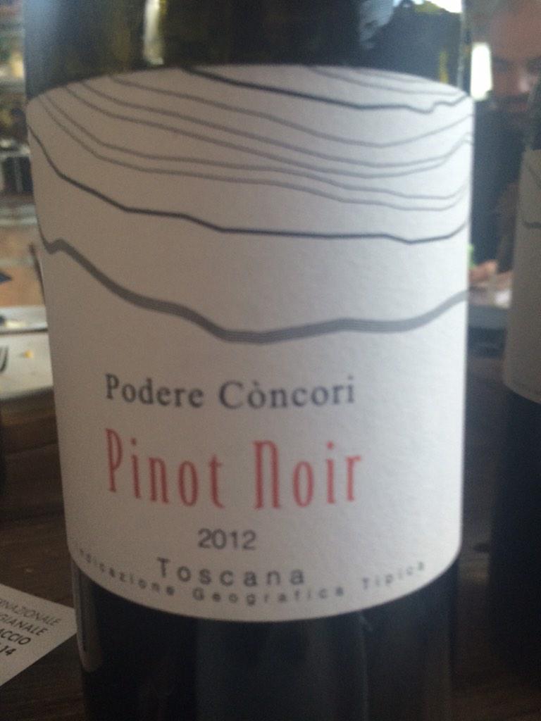 oli1959's tweet photo. Il #Pinot nero di @Podereconcori si apre lentamente,ma quando il ventaglio dei profumi arriva,l'eleganza e' un oblio http://t.co/BApY7ENePz