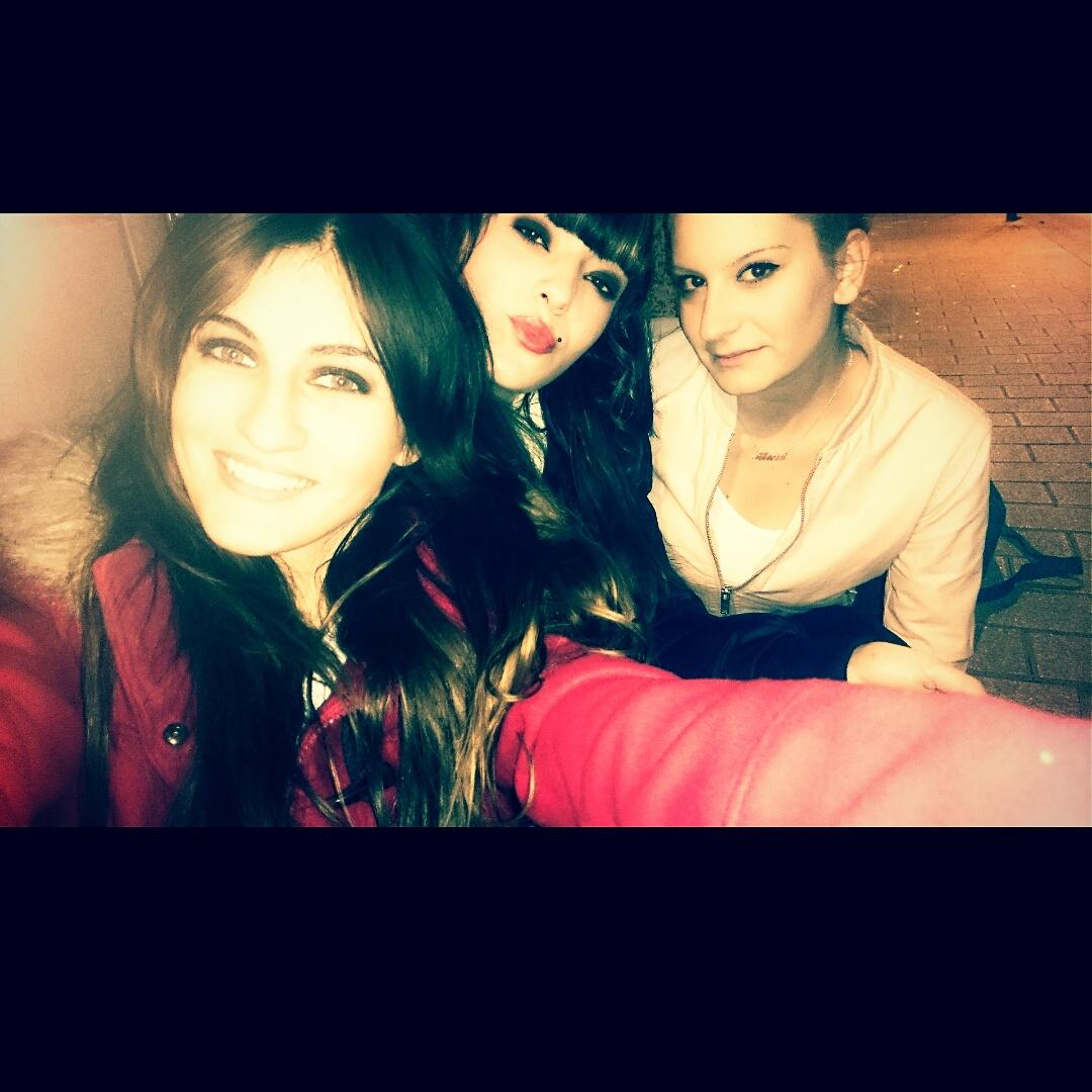 laura__star's tweet photo. Mis esteticistas Guapas💜😘 @MajoRoblees #Alicia http://t.co/3X1X59ZxZR