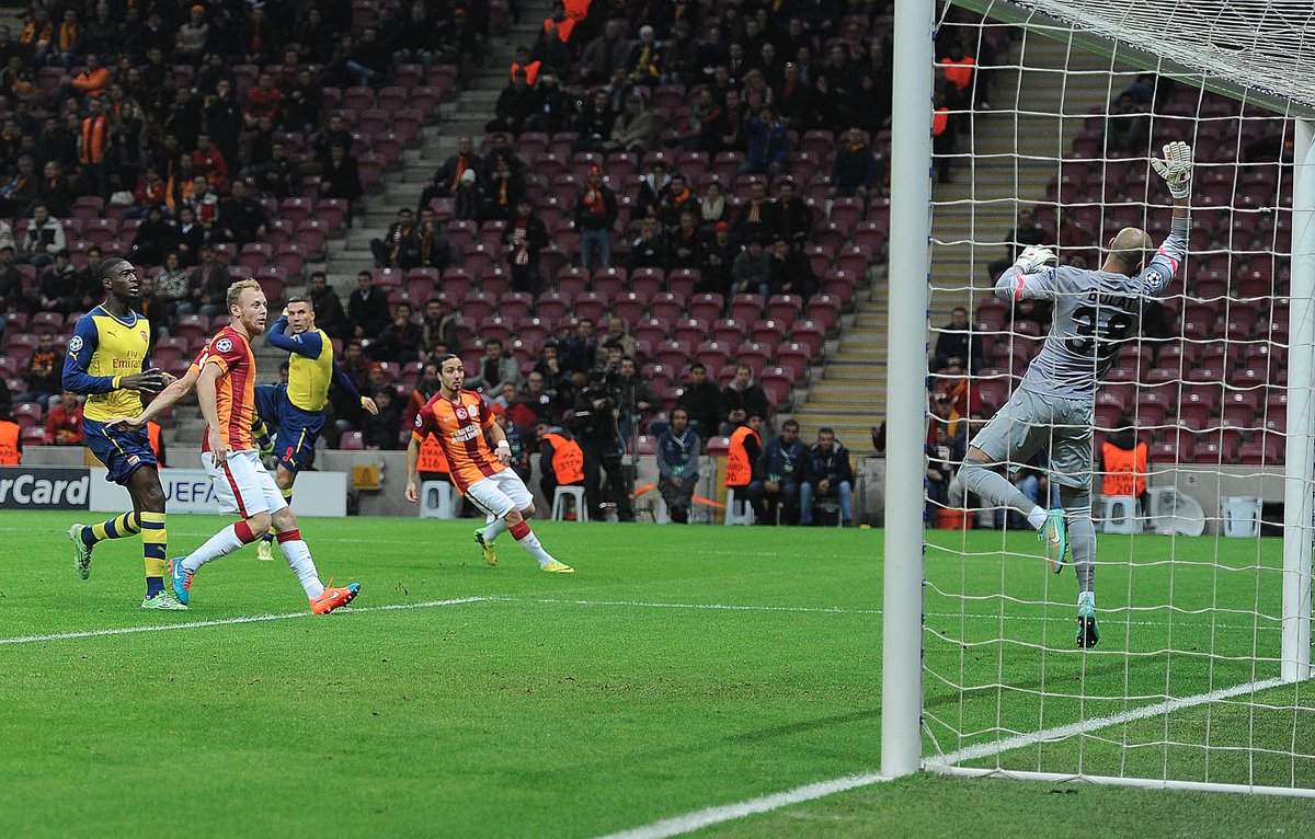Arsenal's tweet photo. RETWEET if @Podolski10 was your man of the match #GALvAFC http://t.co/tQs86NZc7Q