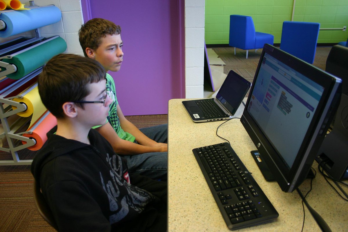 officialSPS's tweet image. Every student at @CarverMSCougars is participating in #HourofCode this week. #SGF #learningispersonal