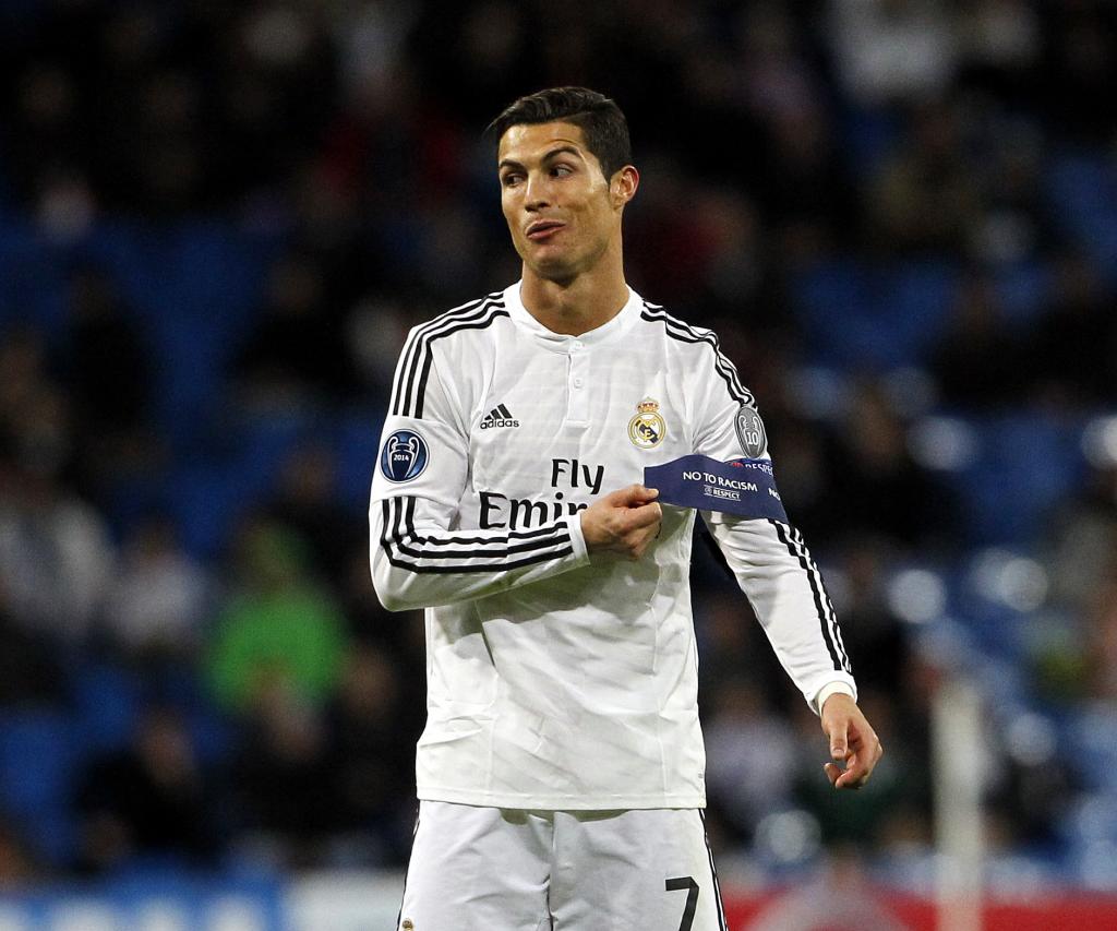 marca's tweet photo. Cristiano Ronaldo, capitán en #Champions por primera vez en su carrera http://t.co/r3iNCT6rQE http://t.co/gCLOUiG3KR