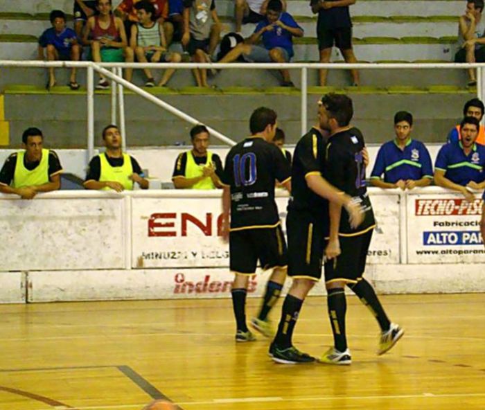 DonOrioneFutsal's tweet photo. FINALISTAS!!!! #Clausura2014 resumen web
http://t.co/EOUmXpFNzi
@gusfutsal @AgustinCuel @NachitoMonfort #VamoselSanto http://t.co/4biTfSoP1s