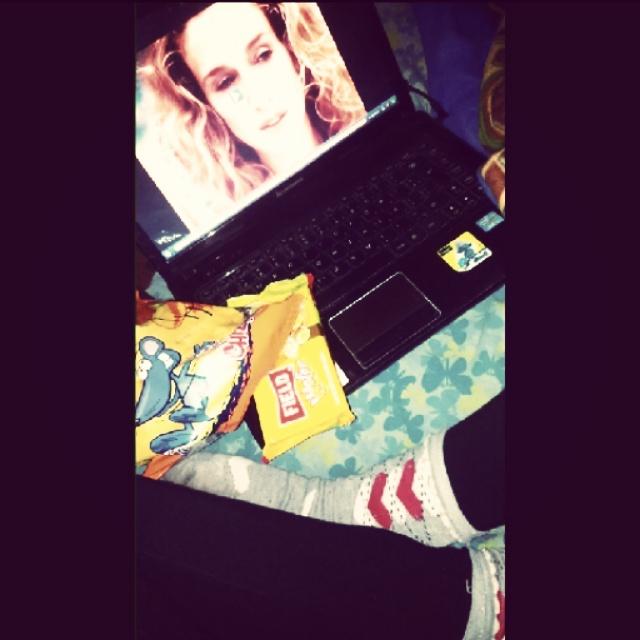 erlitapacherrez's tweet photo. Y nada mejor que pasar el día en la cama #SeriesYComida http://t.co/ouC8y3zm1w