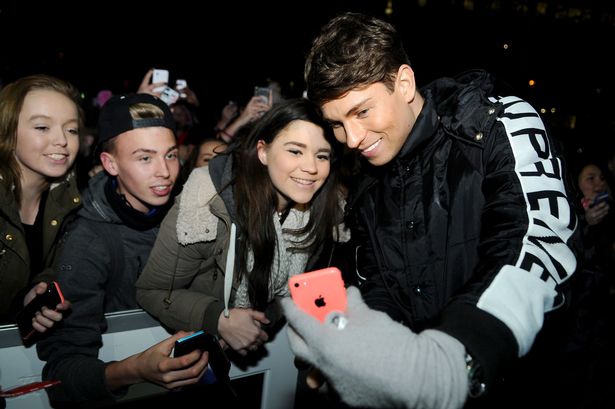 berkshire_live's tweet photo. .@JoeyEssex_  opened Forbury Gardens ice rink this evening. We promised Sian we'd tweet this: http://t.co/Bk26QSI84d http://t.co/mLKOT24APN