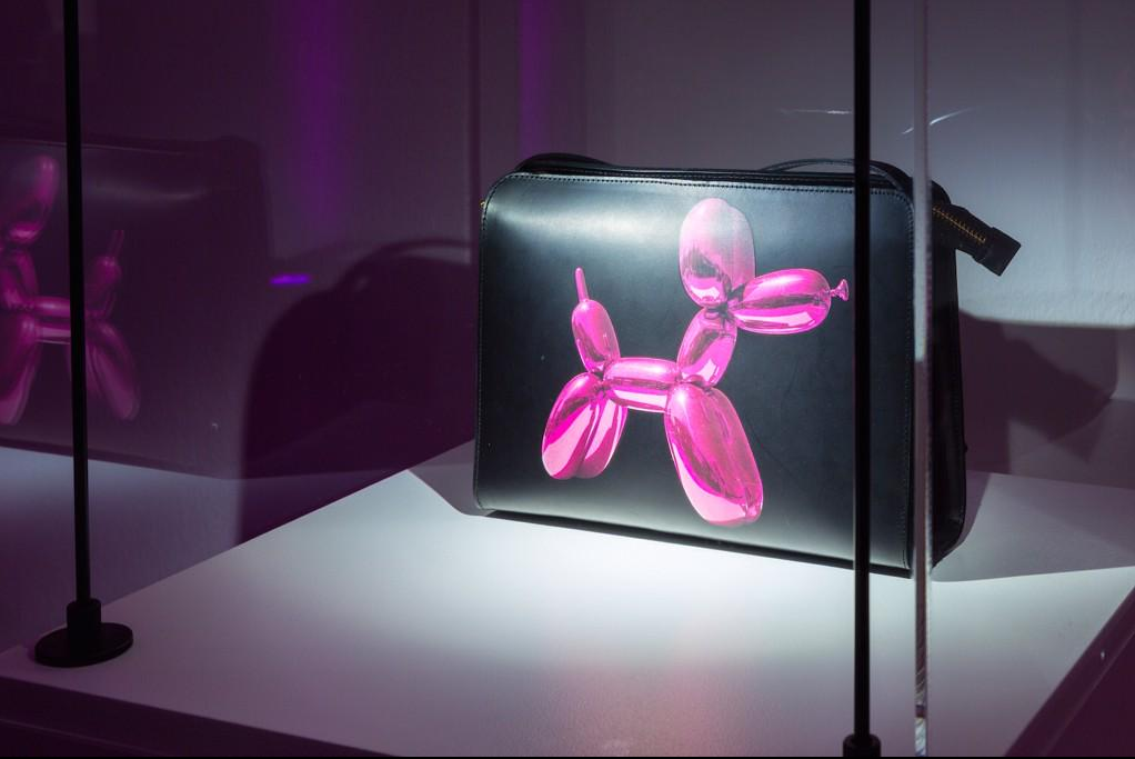 hmusa's tweet photo. .@hmfrance's très chic #KoonsForHM bag brings back some rosy memories of our own collab w. @jeffkoonsstudio. http://t.co/hN4R42evsZ